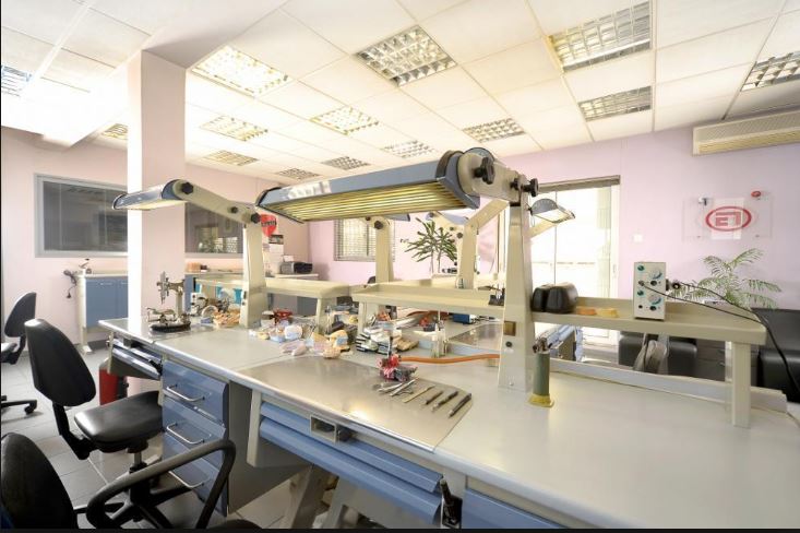 Μετωπικά πειράματα ή πειράματα επίδειξης;