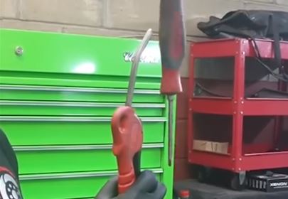 Αιωρούμενο κατσαβίδι