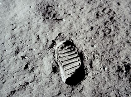 Σαν σήμερα … 1969, 50 χρόνια από τότε που ο άνθρωπος άφησε, για πρώτη φορά, το χνάρι του στη Σελήνη.