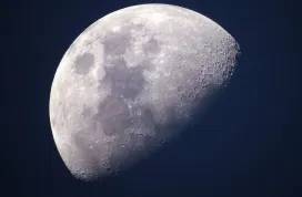 Space X:  Σε τροχιά σύγκρουσης με τη Σελήνη πύραυλος